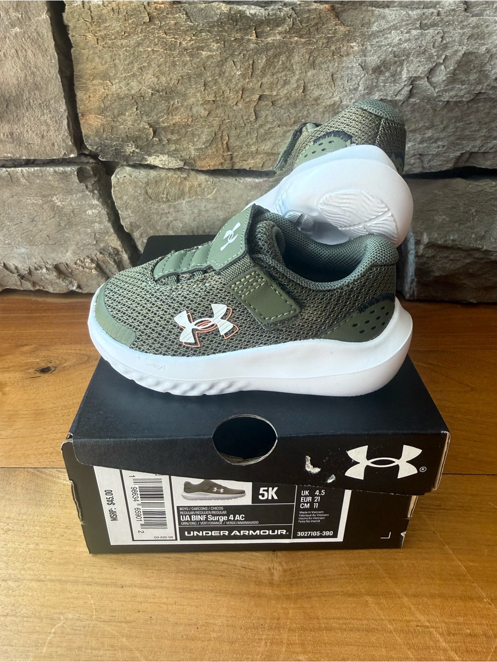 NIB/New Under Armour Toddler Surge 4 AC Shoes Size 5K